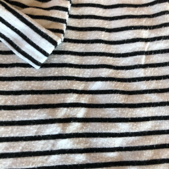 Striped Black and White Sleeveless Top - Picture 3 of 6